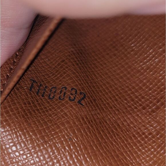 Louis Vuitton Monogram Card Holder - Picture 10 of 10